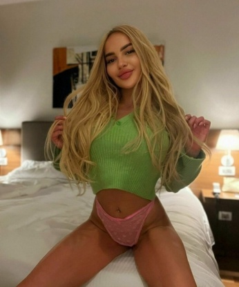 Неутомимая брюнетка с горячим темпераментом приглашает в гости и готова исполнить твои самые смелые фантазии. Позволь себе насладиться моментом в моем обществе. 13606, 24 года