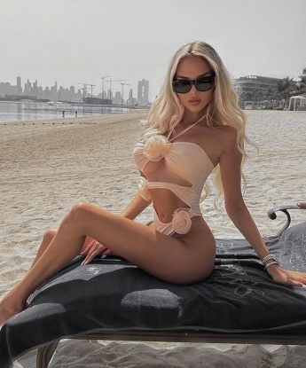 В моих объятиях ты почувствуешь себя самым желанным мужчиной 🌟
У меня есть много возможностей, чтобы сделать наше свидание незабываемым: глубокий минет, расслабляющий массаж, страстный секс в разных позах и многое другое 😏 А еще у меня есть отличные отзывы от моих клиентов - они всегда остаются довольными! 💋
Для тебя я подготовила разнообразные фото, чтобы ты мог выбрать свою сексуальную богиню на вечер. Не упусти возможность окунуться в мир наслаждения и страсти вместе со мной! Жду тебя в Москве, чтобы подарить тебе незабываемый опыт 😉 3366, 22 года